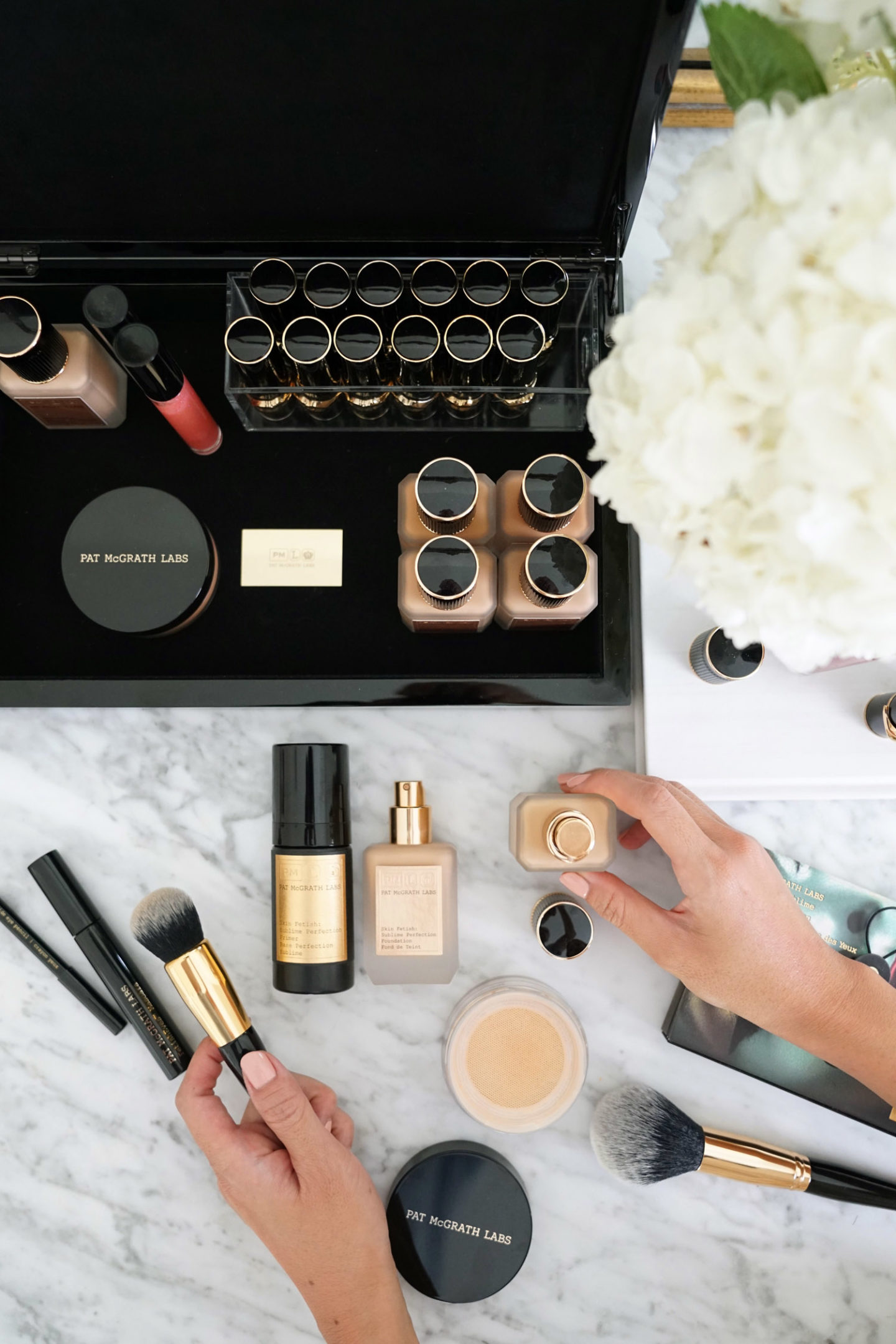 Pat McGrath Revue de fond de teint, poudre et poudre pour fétichisme de la peau