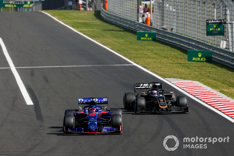 Daniil Kvyat, Toro Rosso STR14, conduit Romain Grosjean, Haas F1 Team VF-19