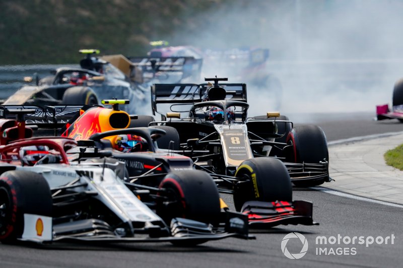 Kimi Raikkonen, Alfa Romeo Racing C38, aux prises avec Pierre Gasly, Red Bull Racing RB15 et Romain Grosjean, Haas F1 Team VF-19, au départ