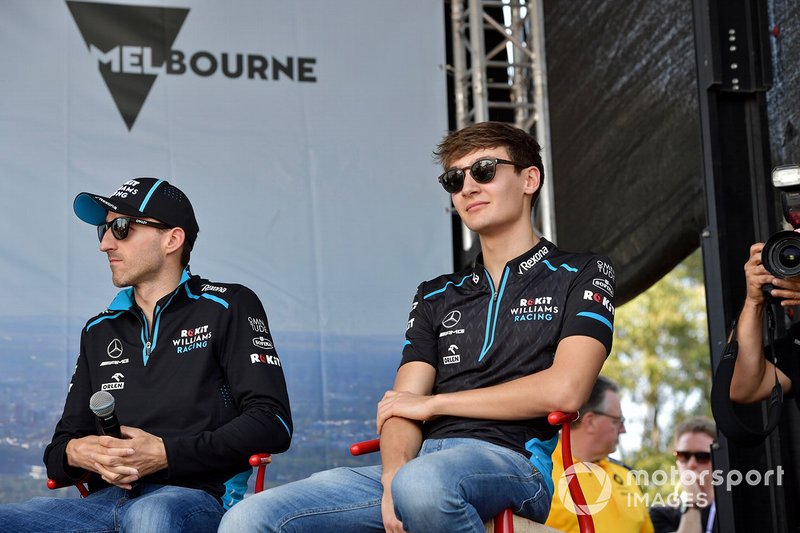 Robert Kubica, Williams Racing, et George Russell, Williams Racing, sur scène