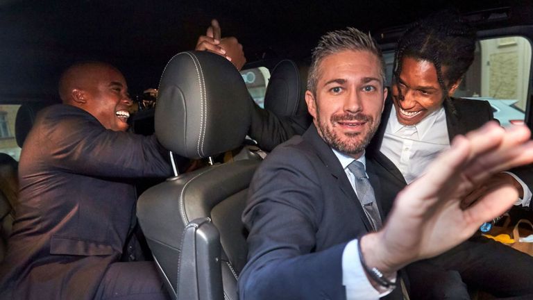 $ AP Rocky (D) quitte le tribunal de district de Stockholm après le troisième jour de son procès pour assaut 