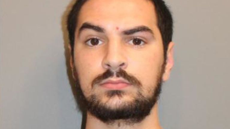 Brandon Wagshol est soupçonné d'avoir tenté de fabriquer un fusil. Photo: Norwalk, département de police de la CT