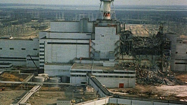 Ce documentaire spécial se rend en Ukraine pour rencontrer les personnes impliquées dans la catastrophe nucléaire de Tchernobyl en 1986.