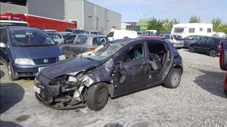 La voiture a quitté la route dans les bois près de Liège