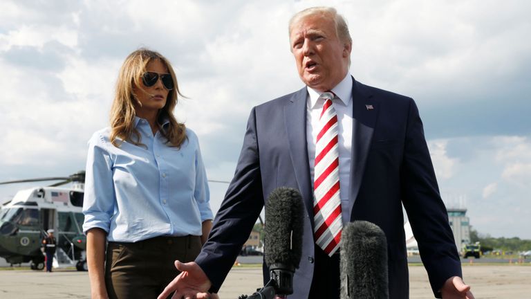 Donald Trump parle aux journalistes après les fusillades dans l'Ohio et au Texas