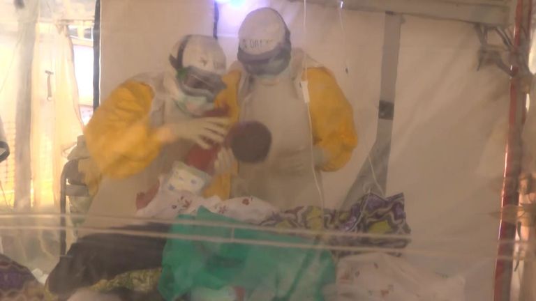 Les agences internationales d’aide et les responsables de la République démocratique du Congo luttent contre le virus Ebola depuis un an, lors de la pire épidémie de son histoire. paquet d'étincelles