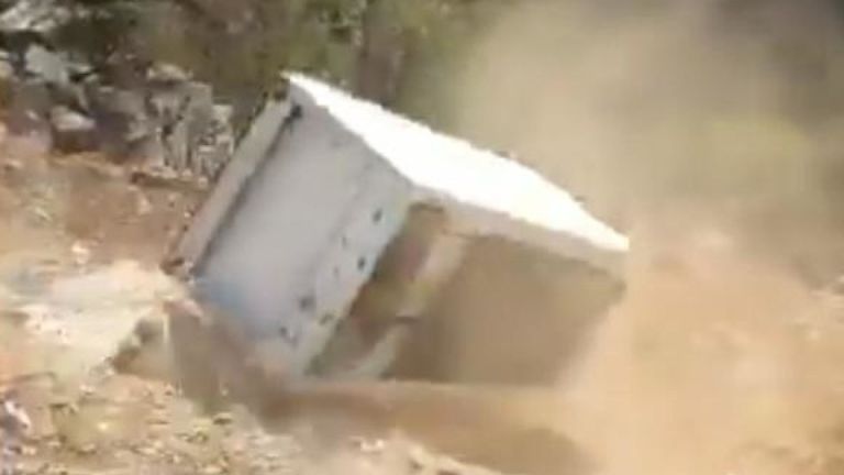 Le frigo glissait sur la colline. Pic: Guardia Civil 