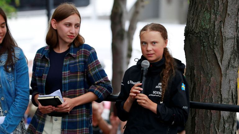 La militante suédoise Greta Thunberg, âgée de 16 ans, achève sa traversée transatlantique