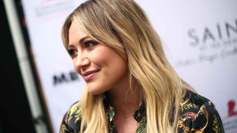 Hilary Duff assiste au lancement des bougies de prière pour une cause SAINT Modern le 12 juin 2019 à Beverly Hills, Californie