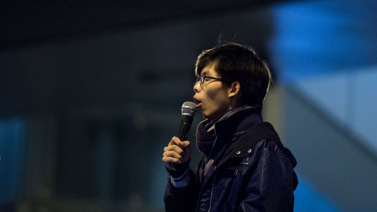 Joshua Wong s'adresse aux manifestants le 6 décembre 2014 sur le site principal du mouvement du mouvement dans le quartier de l'Amirauté à Hong Kong