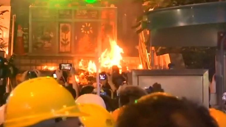 Affrontement de la police avec des manifestants