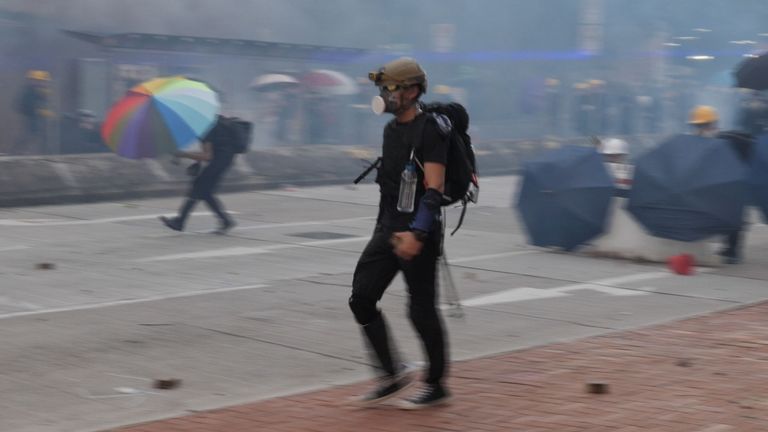 Le hardcore des manifestants anti-gouvernementaux sait comment déborder la police