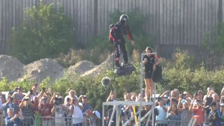 L'ancien champion de jet ski âgé de 40 ans ambitionne de franchir la chaîne des 22 milles en 20 minutes environ