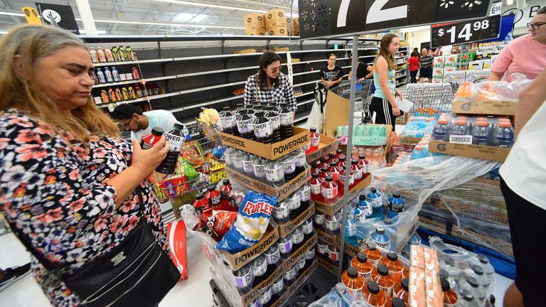 Les acheteurs ont fait le plein de fournitures en Floride avant l’arrivée de l’ouragan Dorian.
