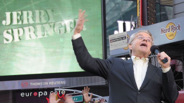 L'animateur de télévision, Jerry Springer, célèbre l'enregistrement de 