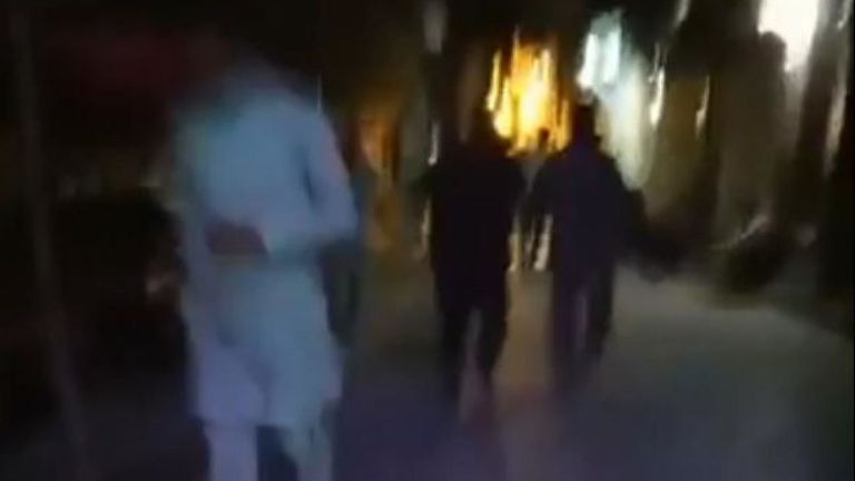 Un participant au mariage a filmé des images de personnes fuyant les lieux après l'explosion