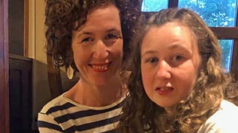   Meabh Quoirin avec sa fille Nora disparue alors qu'elle était en vacances en Malaisie
