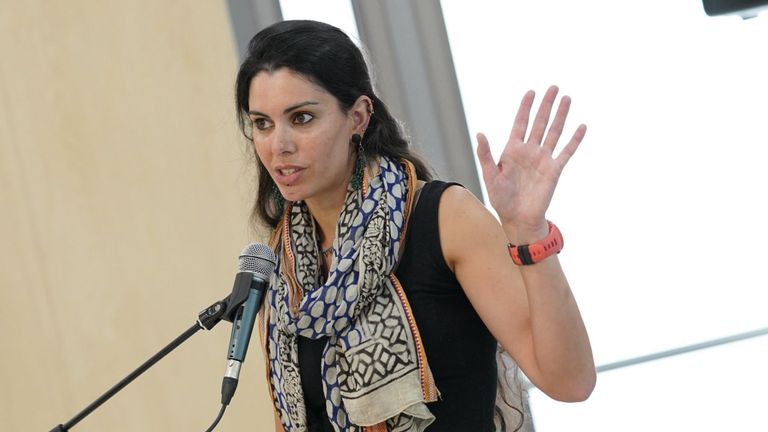 Natalie Christopher est absente sur l'île grecque d'Ikaria 