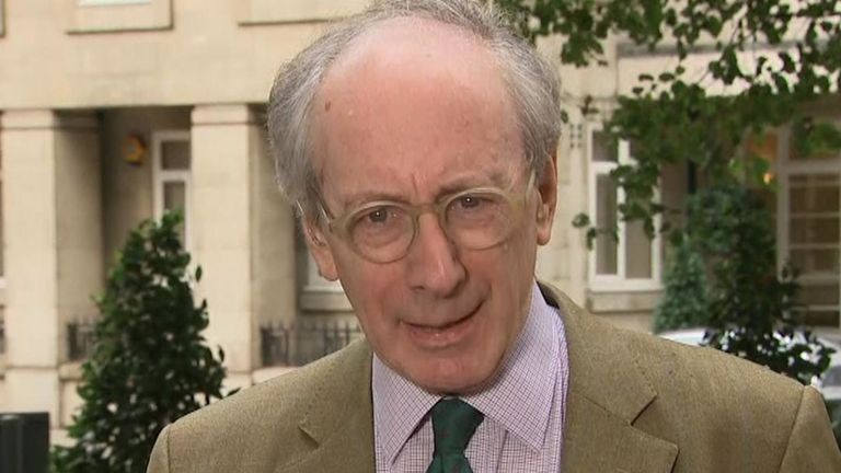 Sir Malcolm Rifkind pense que la Chine s'immobilise à Hong Kong parce qu'elle veut garder la possibilité de s'engager avec Taiwan