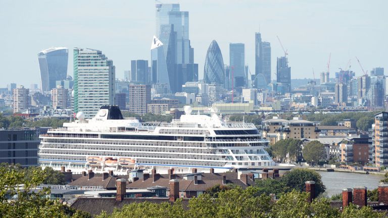 Le navire de croisière Viking Sun emmènera ses passagers dans 53 pays à travers le monde au cours des 245 prochains jours. 