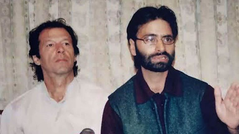 Yaseen Malik (R) attend son procès en Inde