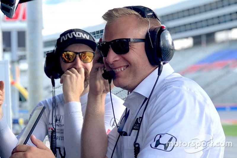 Taylor Kiel avec James Hinchcliffe, lhomme qui compte sur lui pour les appels stratégiques. 