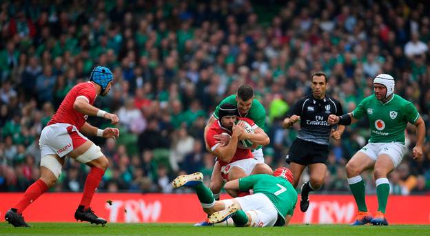 Irlande vs Pays de Galles: l'équipe de Joe Schmidt au sommet en première période après la tentative de Rob Kearney