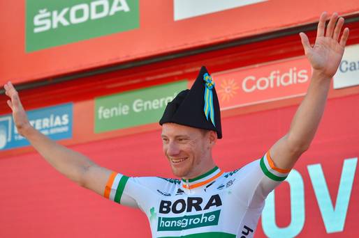 L'Irlandais Sam Bennett évite le chaos du dernier kilomètre pour remporter confortablement la deuxième victoire de la Vuelta