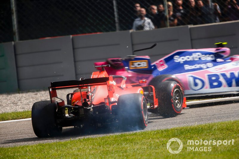 Sebastian Vettel, Ferrari SF90, frappe Lance Stroll, Racing Point RP19 après avoir rejoint 