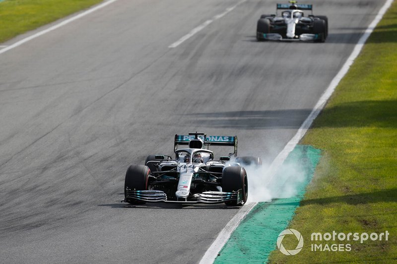 Lewis Hamilton, Mercedes AMG F1 W10, conduit Valtteri Bottas, Mercedes AMG W10