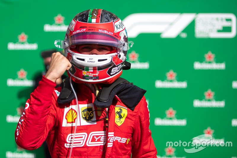 Charles Leclerc, vainqueur de la course, Ferrari au parc fermé