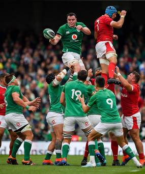 James Ryan en train de jouer à James Ryan – la star irlandaise de deuxième rang parmi les gagnants au Pays de Galles gagne