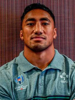 Les critiques ont droit à des opinions mais je suis fier de jouer pour l'Irlande – Bundee Aki au sujet de la controverse concernant le projet