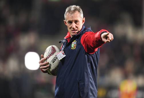 Le pays de Galles "chaotique", l'entraîneur assistant Rob Howley est renvoyé chez lui après de prétendues "infractions de paris"