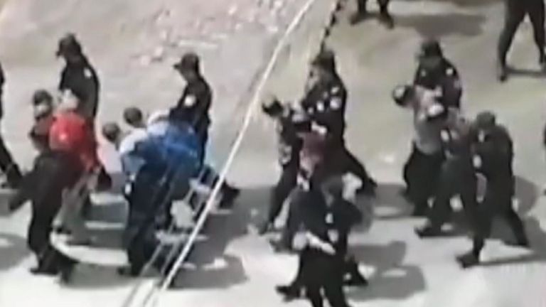 Les détenus appartiendraient à la minorité musulmane ouïghoure de Chine, ont déclaré des sources de Sky