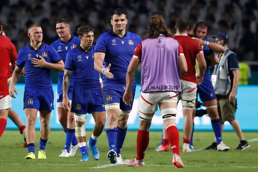 L'entraîneur de l'Italie, Conor O'Shea, se lamente sur l'aire de jeu alors que l'Italie bat le Canada
