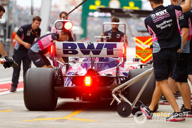 Lance Stroll, Racing Point RP19, dans la voie des stands pendant les essais