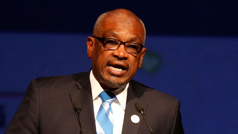 Hubert Minnis, Premier ministre des Bahamas, prend la parole lors du Sommet des entreprises des Amériques à Lima, au Pérou, le 13 avril 2018. REUTERS / Andres Stapff