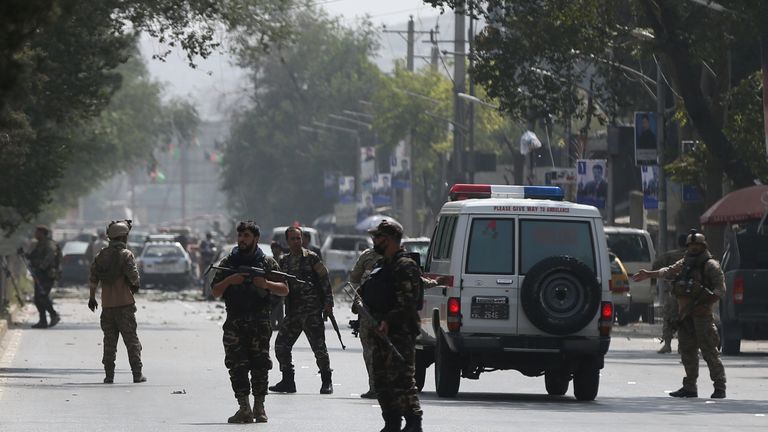 Les forces de sécurité afghanes surveillent le site d'un attentat suicide à Kaboul, en Afghanistan, le 5 septembre 2019.REUTERS / Omar Sobhani