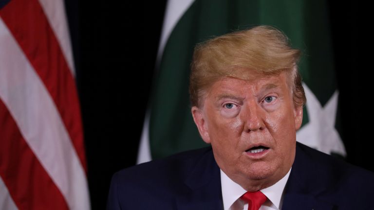 Le président américain Donald Trump participe à une réunion bilatérale avec le Premier ministre pakistanais Imran Khan en marge de l'Assemblée générale annuelle des Nations Unies à New York, New York (États-Unis), le 23 septembre 2019. REUTERS / Jonathan Ernst