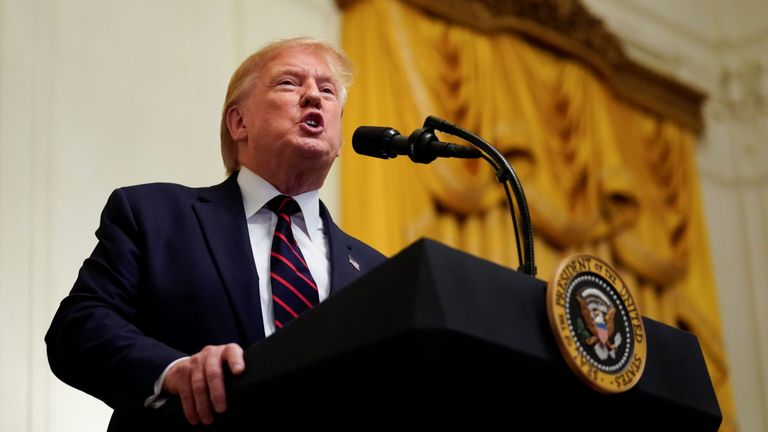 Le Président des États-Unis, Donald Trump, prend la parole lors de la réception du mois du patrimoine hispanique à la Maison Blanche à Washington, États-Unis, le 27 septembre 2019. REUTERS / Kevin Lamarque
