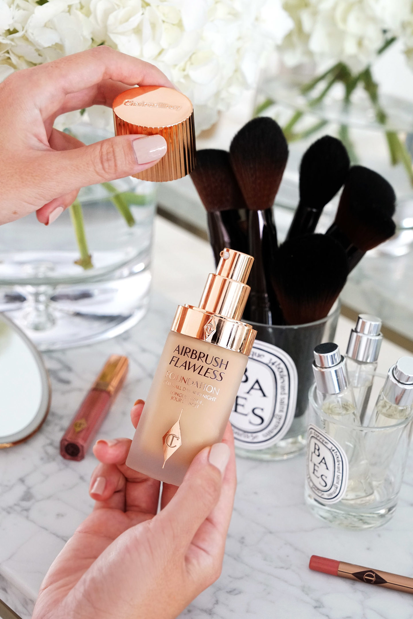 Examen de la Fondation Charlotte Tilbury Airbrush Flawless 