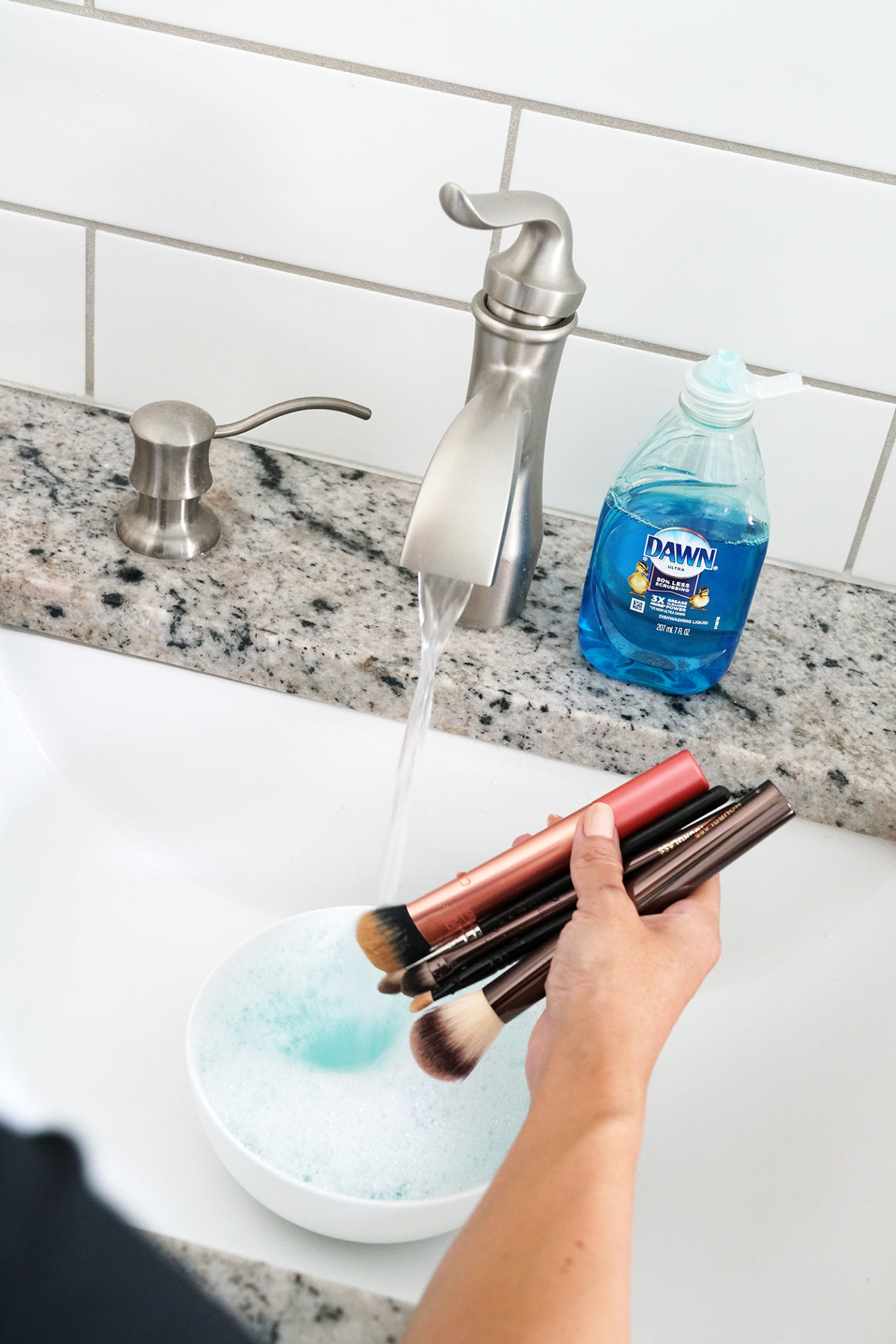 Comment nettoyer les pinceaux de maquillage