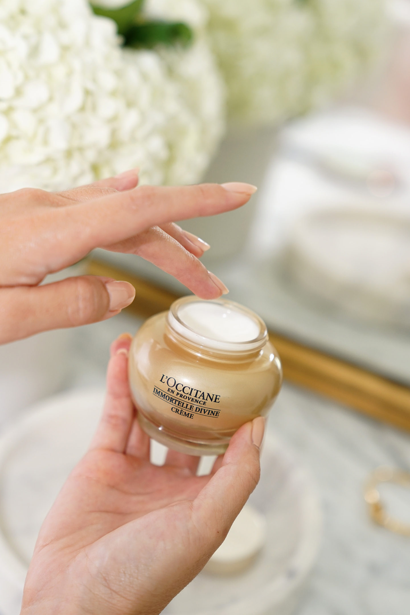 L'Occitane Immortelle Crème Divine "width =" 1080 "height =" 1619 "srcset =" https://camaraderielimited.fr/wp-content/uploads/2019/09/Loccitane-Grand-Cru-2-1440x2159.jpg 1440w , http://thebeautylookbook.com/wp-content/uploads/2019/09/Loccitane-Grand-Cru-2-800x1199.jpg 800w, http://thebeautylookbook.com/wp-content/uploads/2019/09/ Loccitane-Grand-Cru-2-67x100.jpg 67w, http://thebeautylookbook.com/wp-content/uploads/2019/09/Loccitane-Grand-Cru-2-1080x1619.jpg 1080w, http: // thebeautylookbook. com / wp-content / uploads / 2019/09 / Loccitane-Grand-Cru-2.jpg 1500w "tailles =" (largeur maximale: 1080px) 100vw, 1080px "données-jpibfi-post-excerpt =" Peau rougeoyante avec L 'Occitane Immortelle Crème Divine Grand Cru. Nouveau lancement de L'Occitane pour célébrer les 10 ans de leur classique Immortelle Divine Cream. "Data-jpibfi-post-url =" http://thebeautylookbook.com/2019/09/glowing-skin-with-loccitane.html "data -jpibfi-post-title = "Peau rougeoyante avec L'Occitane" data-jpibfi-src = "http://thebeautylookbook.com/wp-content/uploads/2019/09/Loccitane-Grand-Cru-2-1440x2159. jpg "/></p>
<p><img decoding=