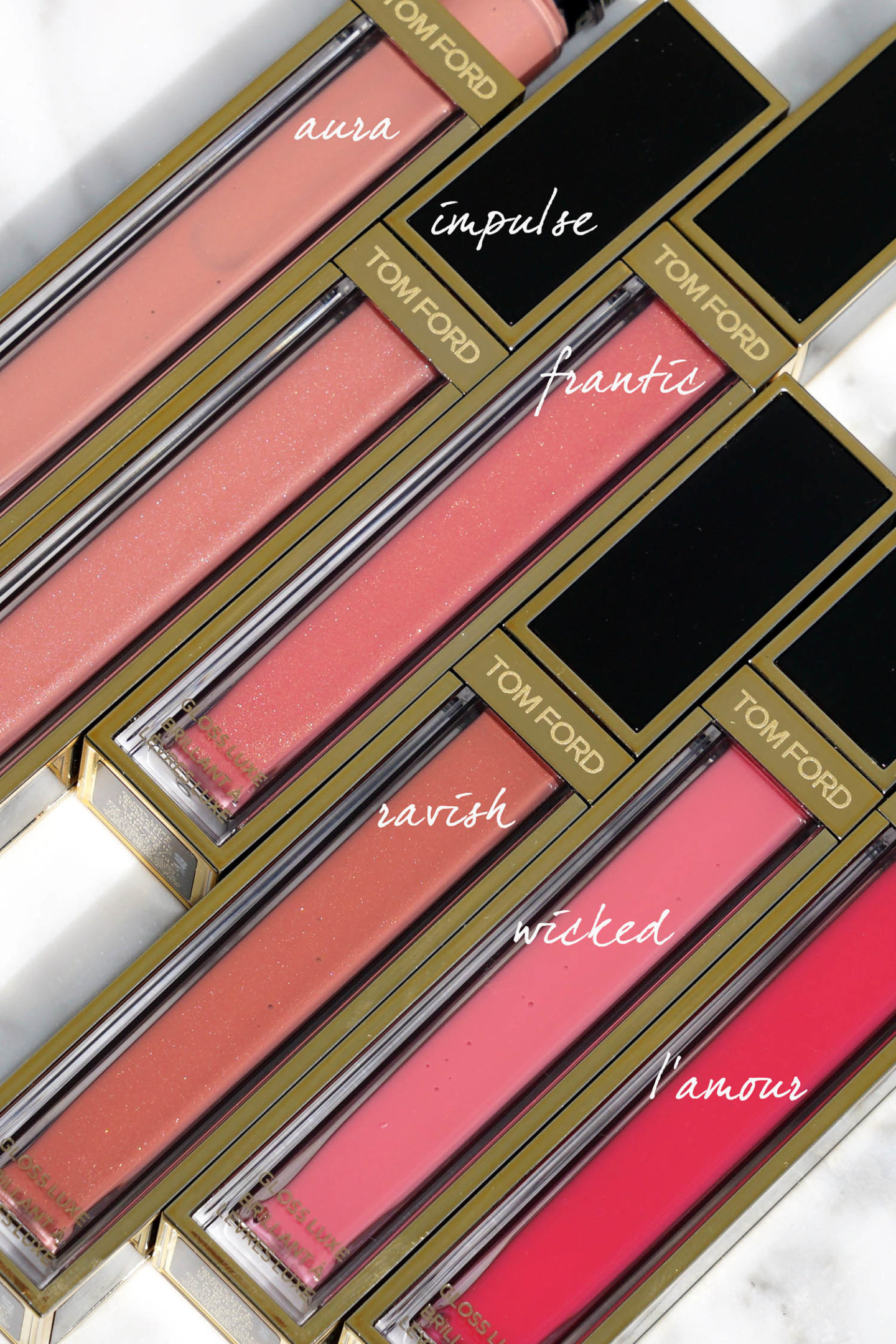 Critique Tom Ford Gloss Luxe "width =" 1080 "height =" 1619 "srcset =" https://camaraderielimited.fr/wp-content/uploads/2019/09/Tom-Ford-Beauty-Gloss-Luxe-1440x2159.jpg 1440w, http://thebeautylookbook.com/wp-content/uploads/2019/09/Tom-Ford-Beauty-Gloss-Luxe-800x1199.jpg 800w, http://thebeautylookbook.com/wp-content/uploads/2019 /09/Tom-Ford-Beauty-Gloss-Luxe-67x100.jpg 67w, http://thebeautylookbook.com/wp-content/uploads/2019/09/Tom-Ford-Beauty-Gloss-Luxe-1080x1619.jpg 1080w , http://thebeautylookbook.com/wp-content/uploads/2019/09/Tom-Ford-Beauty-Gloss-Luxe.jpg 1500w "tailles =" (largeur maximale: 1080px) 100vw, 1080px "data-jpibfi- post-extrait = "Revue Tom Ford Gloss Luxe et échantillons. Tom Ford Beauty lance un brillant à lèvres de luxe hydratant avec mes six choix de couleurs. "Data-jpibfi-post-url =" http://thebeautylookbook.com/2019/09/tom-ford-gloss-luxe-review.html " data-jpibfi-post-title = "Révision Tom Ford Gloss Luxe" data-jpibfi-src = "http://thebeautylookbook.com/wp-content/uploads/2019/09/Tom-Ford-Beauty-Gloss-Luxe- 1440x2159.jpg "/></p>
<p>Couleurs que j'ai choisies:</p>
<ul>
<li>Aura est un rose nude clair pâle, celui-ci s'est installé dans mes fines lèvres en une minute, pas un bon coup d'oeil!</li>
<li>Impulse est un rose pâle nacré, qui a également pris forme dans les lèvres en quelques minutes, mais ce n’est pas aussi grave qu’Aura.</li>
<li>Frantic est un rose pâle brillant moyen éclatant avec une perle dorée</li>
<li>Ravish est une pêche moyenne chatoyante</li>
<li>Wicked est un rose pur et brillant sans miroitement</li>
<li>L’Amour est un rose éclatant</li>
</ul>
<p><img decoding=