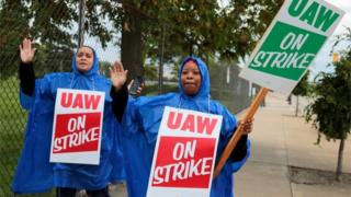 UAW devant lusine dassemblage de GM à Detroit-Hamtramck