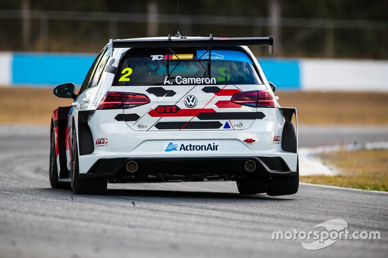 Aaron Cameron, Centre des performances de Melbourne, Volkswagen Golf GTI TCR