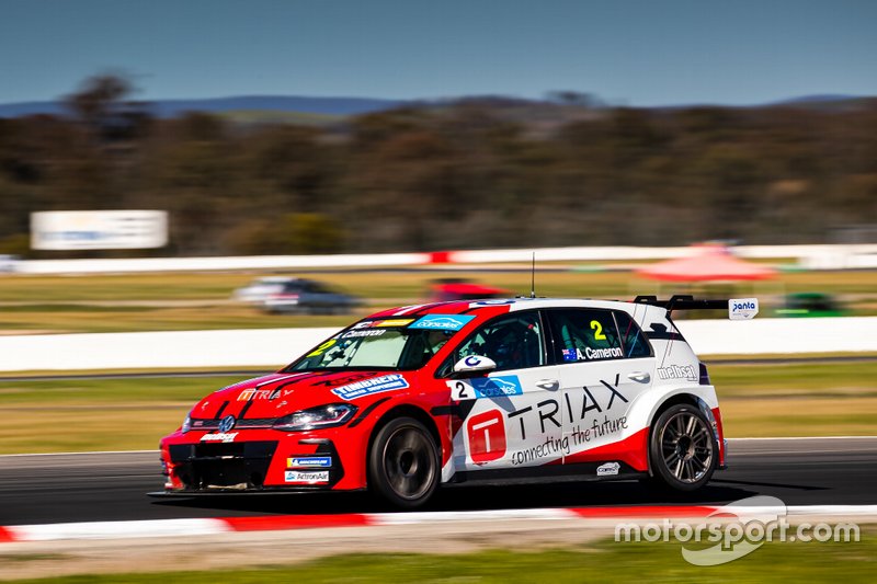 Aaron Cameron, Centre de performance de Melbourne, Volkswagen Golf GTI TCR