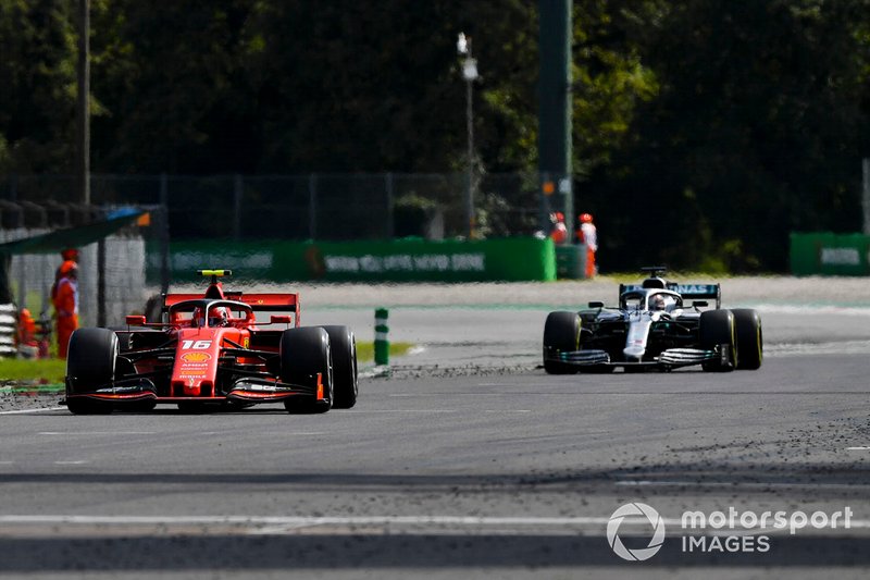 Charles Leclerc, Ferrari SF90 et Lewis Hamilton, Mercedes AMG F1 W10 