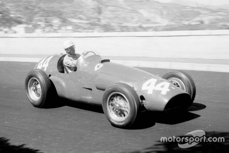 2: Maurice Trintignant, 37 06 22, Monaco 1955